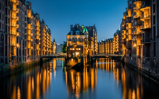 Blue Hour in Hamburg - Wasserschloss