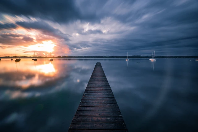 Halo lights at lake Ammersee at sunrise