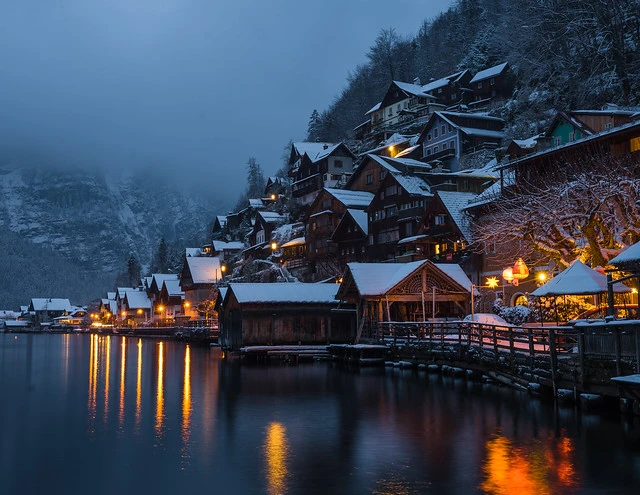 Blue Hour in Hallstatt in Winter