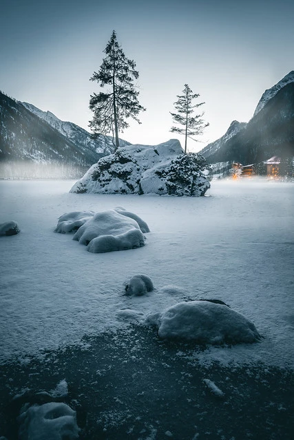 Foggy evening at lake Hintersee